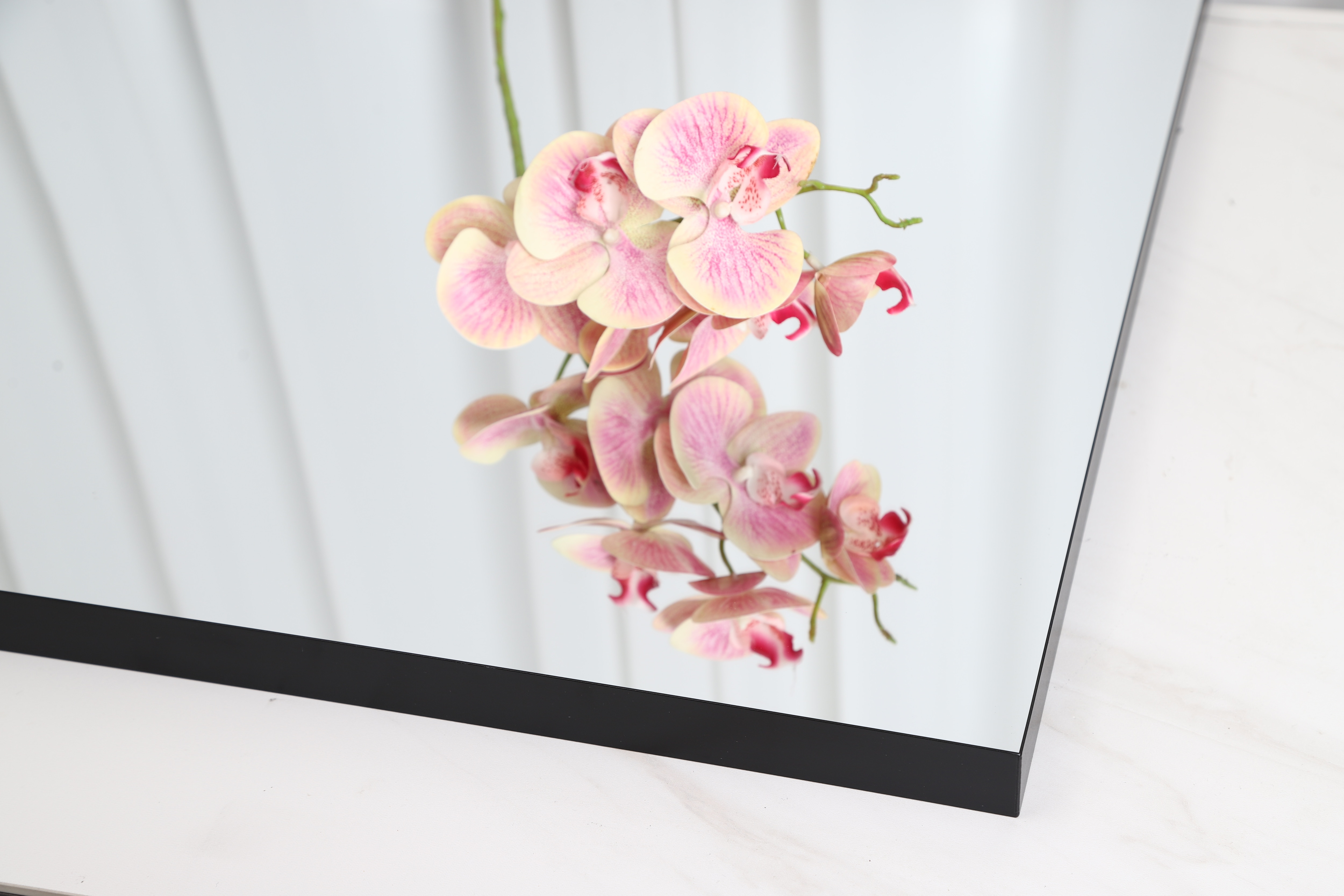 Arched Bathroom Mirror With Modern Black Metal Frame Wall Decor_voghion.com